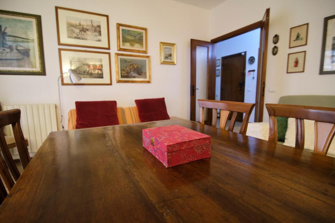 Holiday House Torre Del Lago Торре-дель-Лаго-Пуччини Экстерьер фото
