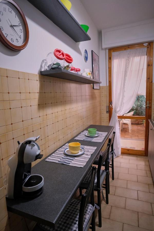 Holiday House Torre Del Lago Торре-дель-Лаго-Пуччини Экстерьер фото